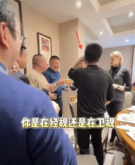 撒貝宁帶妻參加酒局，李白舉酒杯尬笑不合群 八闋