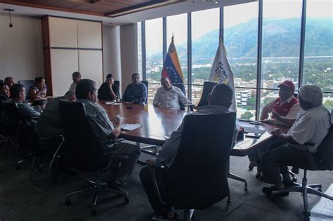 Ministro Ing Hipólito Abreu presidió mesa de trabajo con el Bloque