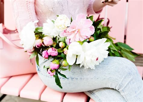 ways single girls  celebrate valentines day