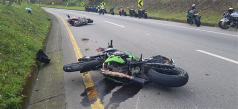 Videos Imprudencia De Motociclistas Ocasion Dos Accidentes Viales El