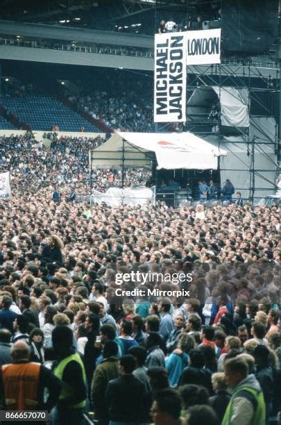 241 Michael Jackson Wembley 1988 Photos And High Res Pictures Getty Images