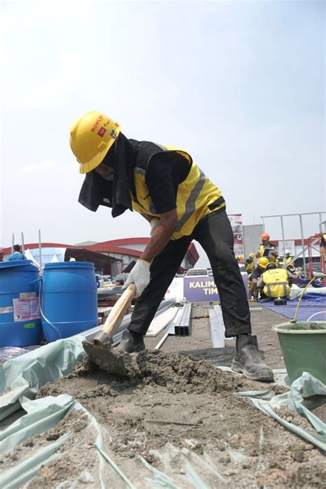 Detail Gambar Orang Kerja Bangunan Koleksi Nomer