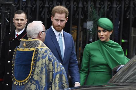 Meghan Markle e principe Harry, l'assurda omissione sul biglietto d