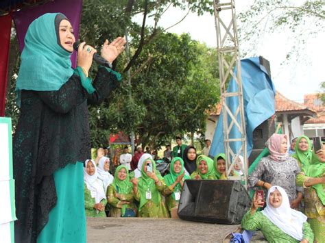 Evie Tamala Meriahkan Peringatan Hsn Tahun Kecamatan Gantar