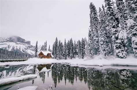 Winter Cabin Pictures Download Free Images On Unsplash