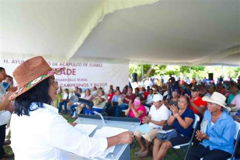 Aumentó la inversión en el campo Abelina entrega apoyos a campesinos