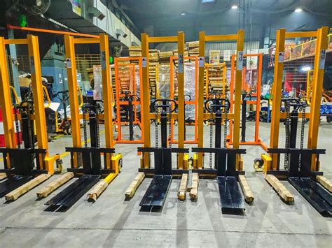 Mild Steel Manual Hydraulic Stacker For Goods Lifting Lifting