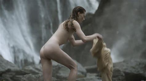 Alyssa Sutherland Desnuda En Vikingos