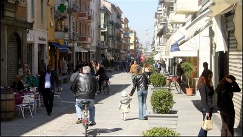 Fidenza Luned Parte Il Rifacimento Della Pavimentazione Di Via Cavour