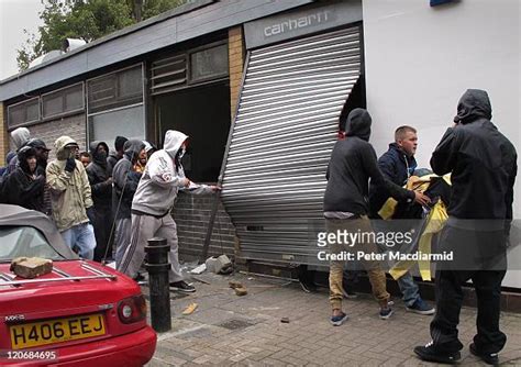 676 Riots And Looting Continues Across London Stock Photos High Res