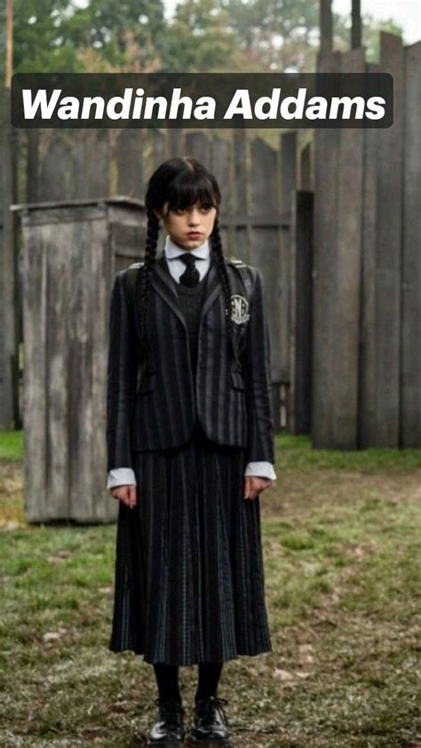 Wandinha Addams | Wednesday addams outfit, Wednesday addams costume ...