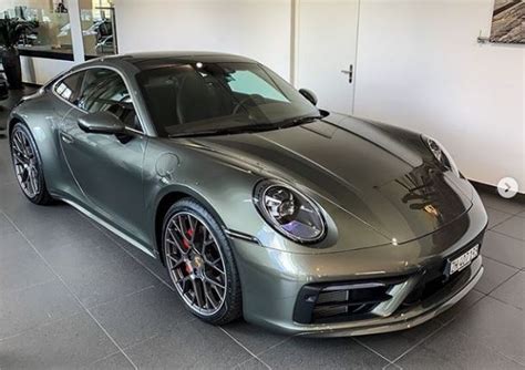 Aventurine Green 2020 Porsche 911 Looks Flawless In Switzerland