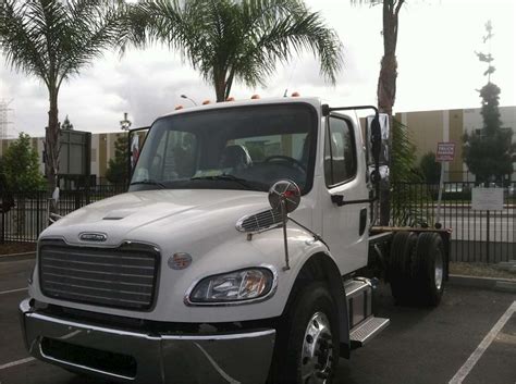 2016 Freightliner BUSINESS CLASS M2 106 Heavy Duty Cab Chassis Truck