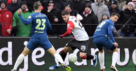 Santi Giménez no logra rescatar al Feyenoord ante un PSV sin Chucky