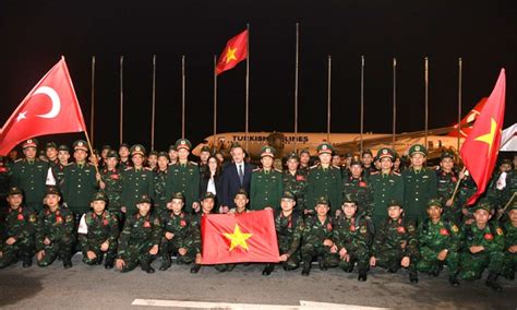 xuc dong hinh anh nguoi linh viet nam tam biet dat nuoc len duong toi