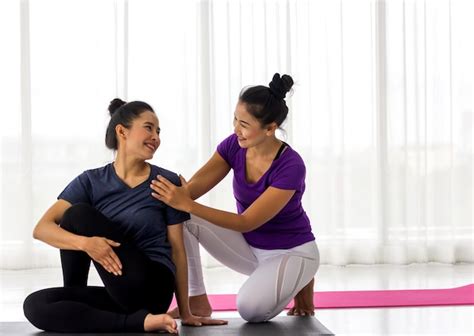 Premium Photo Yoga Class Instructor Helps Beginner To Make Asana