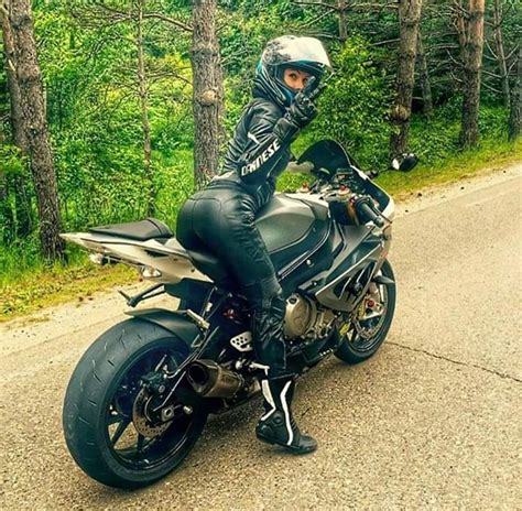 Pin By Speedy On Girls On Motorcycles Female Motorcycle Riders