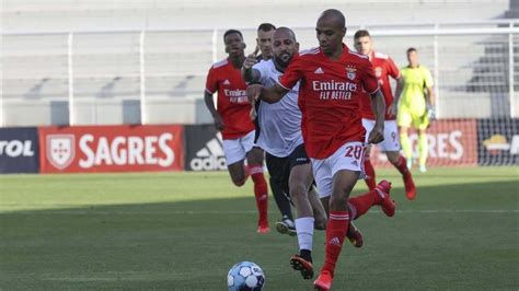 Benfica Vence Casa Pia Na Estreia De Jo O M Rio Pelas Guias Futebol