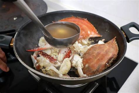 Stir Fried Blue Crab In Yellow Curry Culinary Ambition