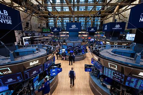 Wall Street Anjlok Terseret Pelemahan Alphabet Dan Tesla