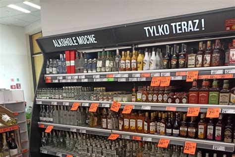 Alkohole mocne już droższe o ponad 60 proc Ile zapłacimy za pół litra