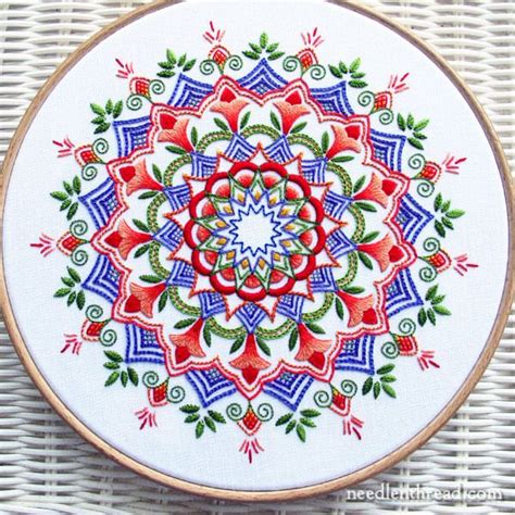 13 Kaleidoscope Embroidery Designs Collare Sartesanos Italianos