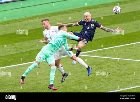 Uefa euro euro 2020 tomas vaclik lyndon diques chequia fotografías e