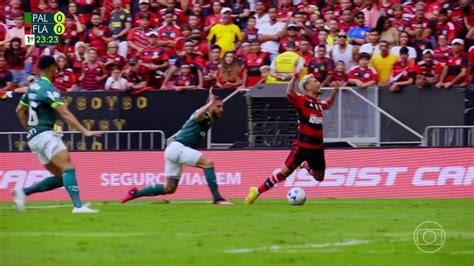 Central do Apito concorda marcação de pênalti para o Flamengo