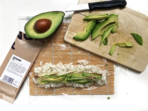 Rezept F R Vegane Avocado Und Matcha Sushi Rolls