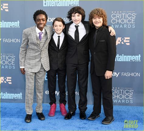 The Boys from 'Stranger Things' Buddy Up for Critics' Choice Awards ...