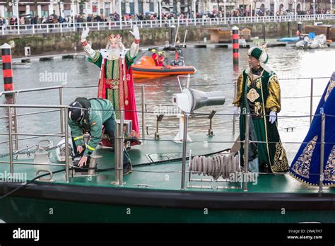 05 01 2024 arrivée des trois Sages en bateau à Gijón dans le nord de l