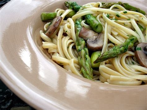 Linguine In White Wine Sauce By Myveggiekitchen Via Flickr White