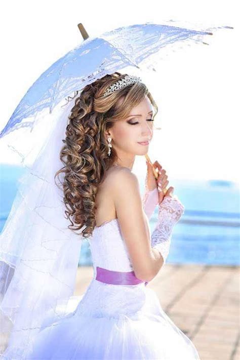 Gorgeous Wedding Hairstyles For Curly Hair With Veil For Short Hair