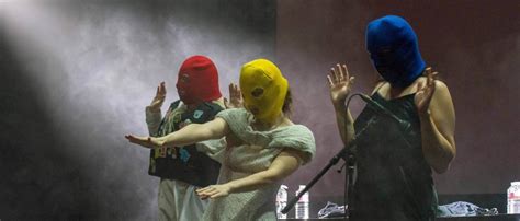 Pussy Riot in der Volksbühne Pullern gegen Putin