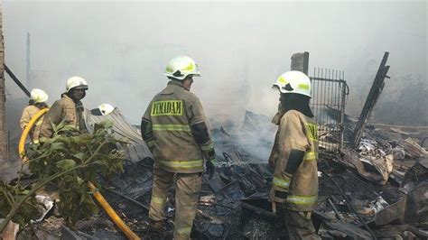 Bakar Sampah Sembarangan Lapak Rongsokan Hingga Rumah Warga Di Koja