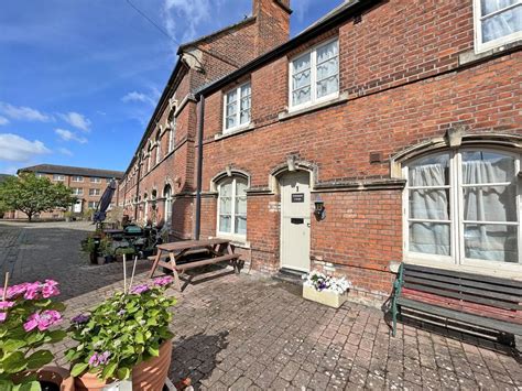 Bitham Mill Courtyard Westbury Bed End Of Terrace House