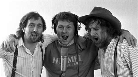 Chas And Dave Singer Chas Hodges Dies Aged 74 Ents And Arts News Sky News