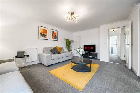 Stunning 2 Bed Apartment Reading City Centre Reading Updated Prices