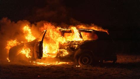 Kereta Terbakar Selepas Langgar Pembahagi Tol Pemandu Maut Tvs