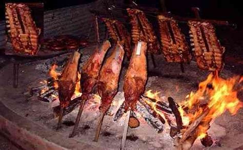 Le Barbecue Argentin Entre Bois De Chauffage Et Charbon De Bois