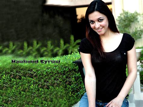 Bollywood Paradize Nauheed Cyrusi Hot Wallpapers