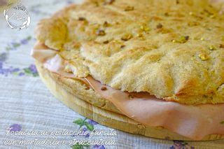 Focaccia Al Pistacchio Farcita Con Mortadella E Stracciatella