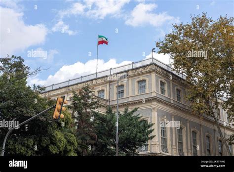 4 De Octubre De 2022 Vista Exterior Del Consulado General Iraní En Estambul Ciudadanos Iraníes