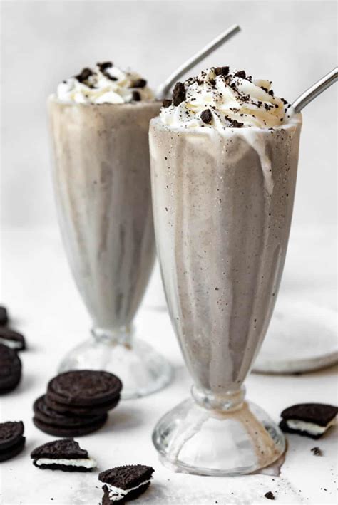 Easy Oreo Milkshake (Only 3 Ingredients!) - House of Nash Eats