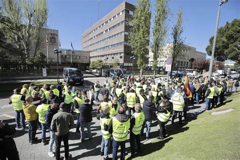 Los Agricultores Protestan Ante La Delegaci N Del Gobierno El Norte