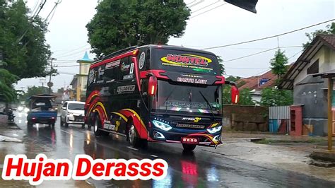 Hunting Bus Akap Sore Hari Di Guyur Hujan Derasss Youtube