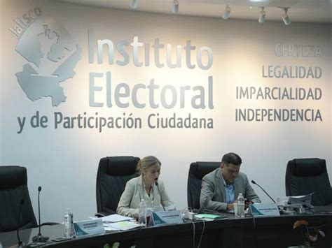 IEPC aprobó candidaturas a munícipes y diputaciones