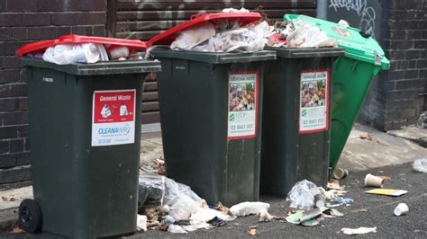 Waste workers strike against Cleanaway and refuses to collect 35,000 ...