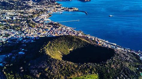 Vesuvio E Campi Flegrei Piani Di Evacuazione Inadeguati