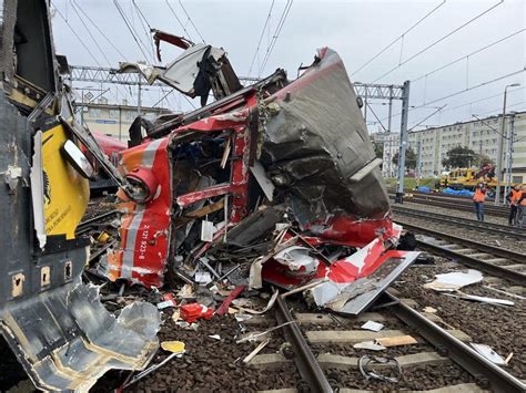 Zderzenie dwóch pociągów w Gdyni Są ranni AKTUALIZACJA